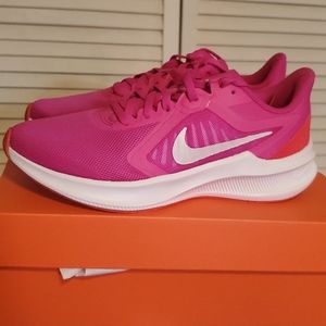 SOLD! New Nike downshifter10